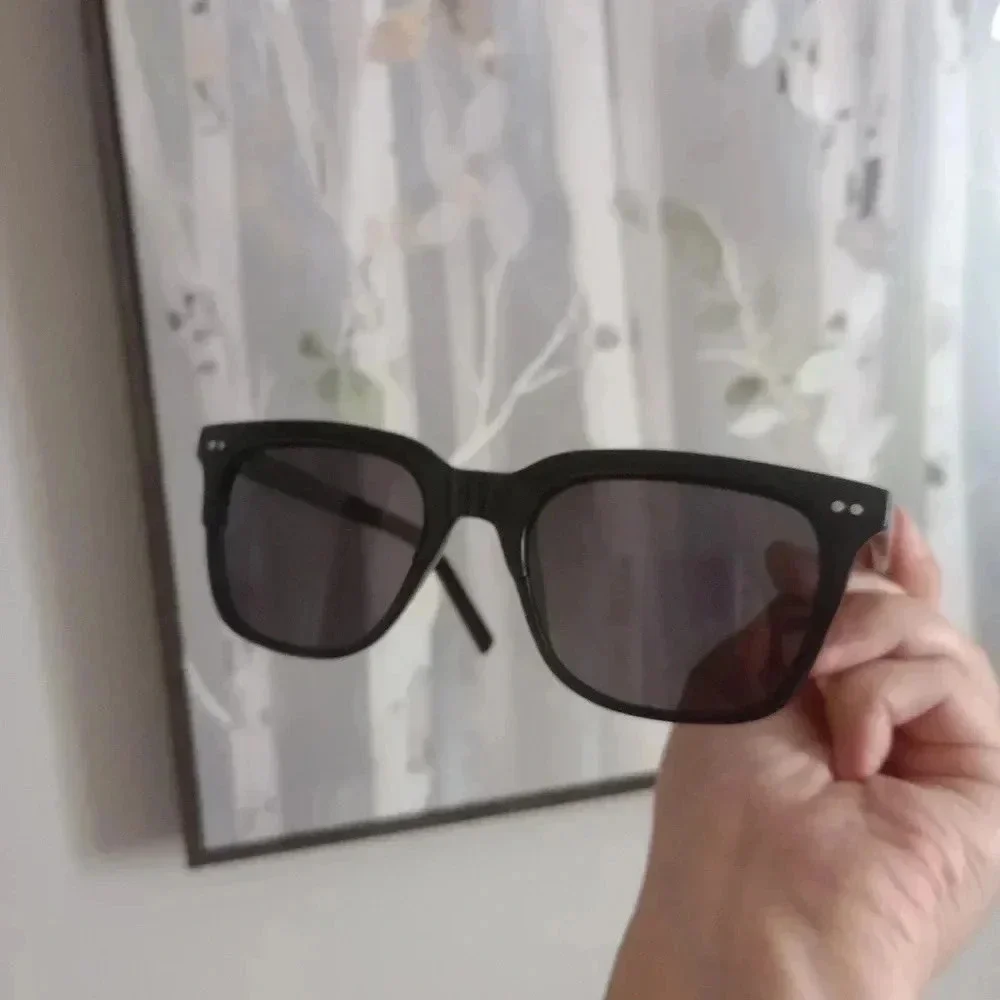 NWT- DIFF Charitable eyewear sunglasses. Black designer vintage silver Y2K uniqu